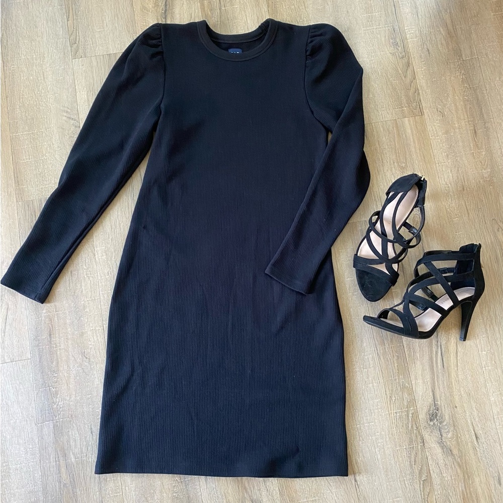 Black Thermal puffed sleeve top of shoulder dress. Worn 1x Size S soft stretchy